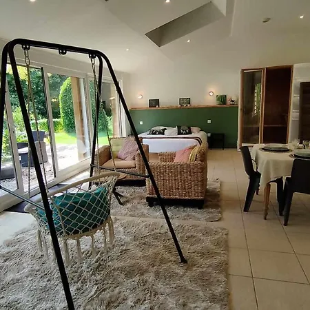Modern Loft Bathed In Nature Apartment *